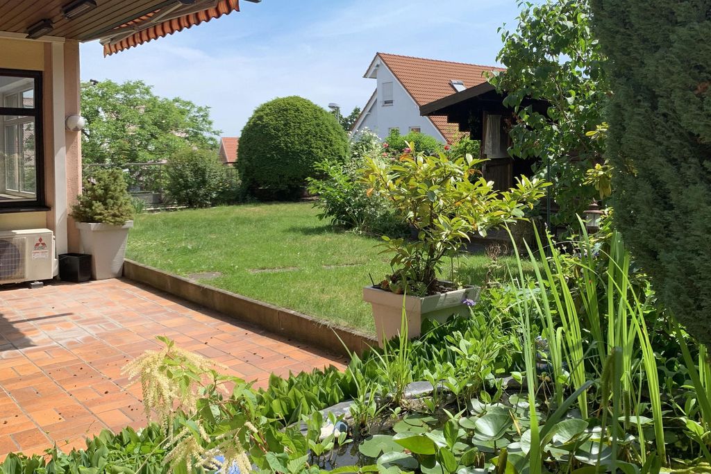 Helle Wohnung mit großem Garten mitten in Gerlingen!